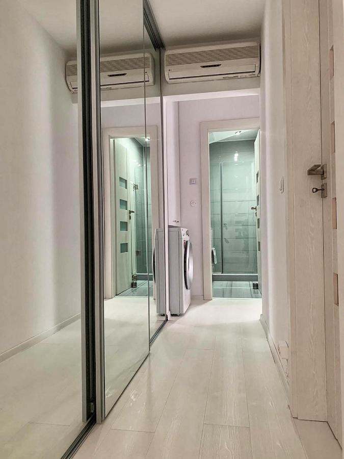 Апартаменты White & Elegant Luxury Apartament Крайова Экстерьер фото