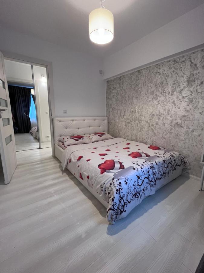 Апартаменты White & Elegant Luxury Apartament Крайова Экстерьер фото