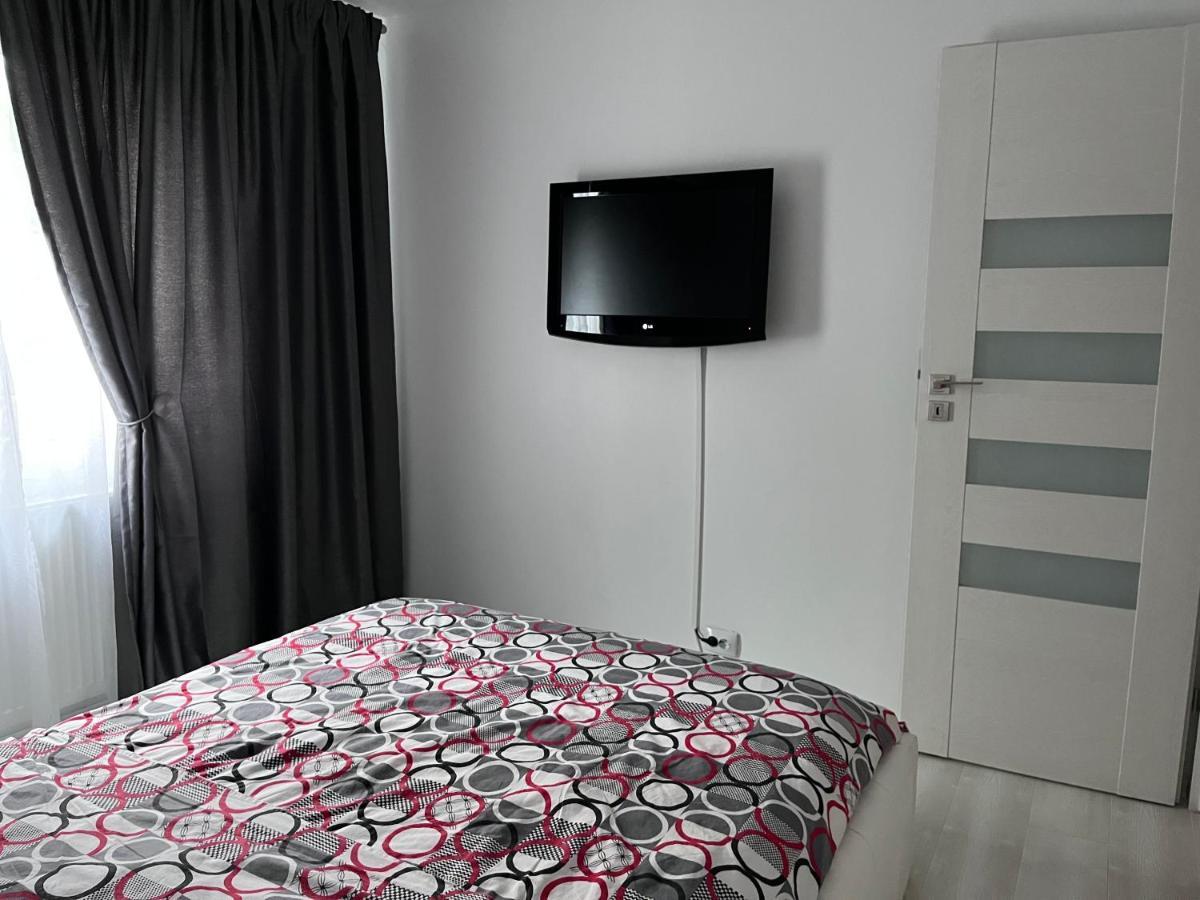 Апартаменты White & Elegant Luxury Apartament Крайова Экстерьер фото