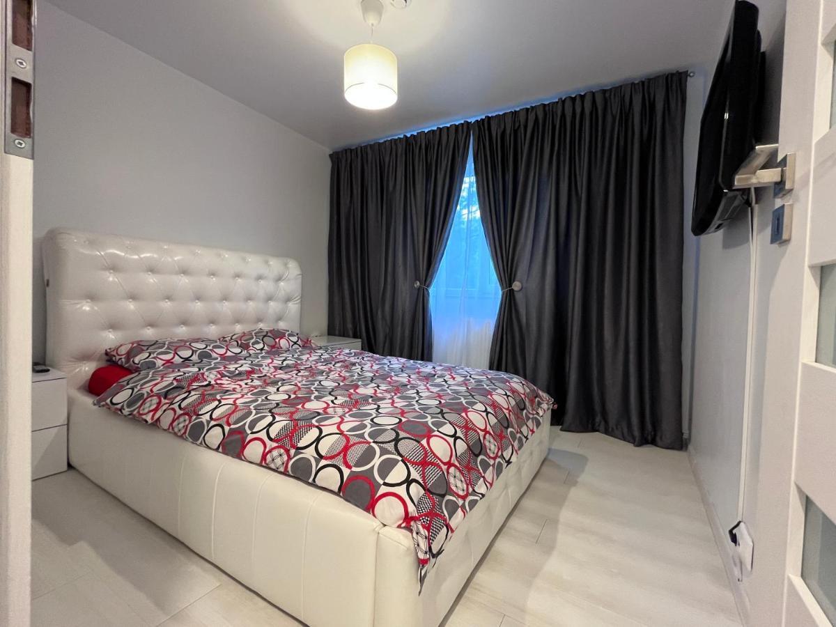 Апартаменты White & Elegant Luxury Apartament Крайова Экстерьер фото